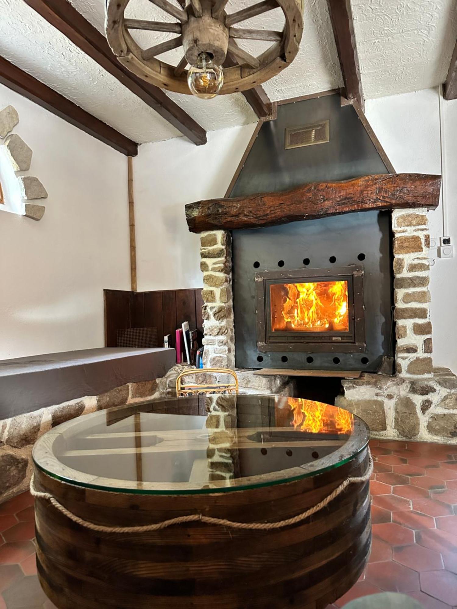 Gondeville Au Coeur Du Vignoble Cognacaisヴィラ エクステリア 写真
